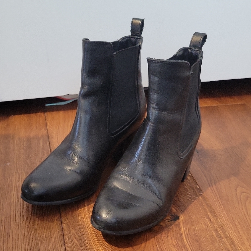 Black ankle boots size 7